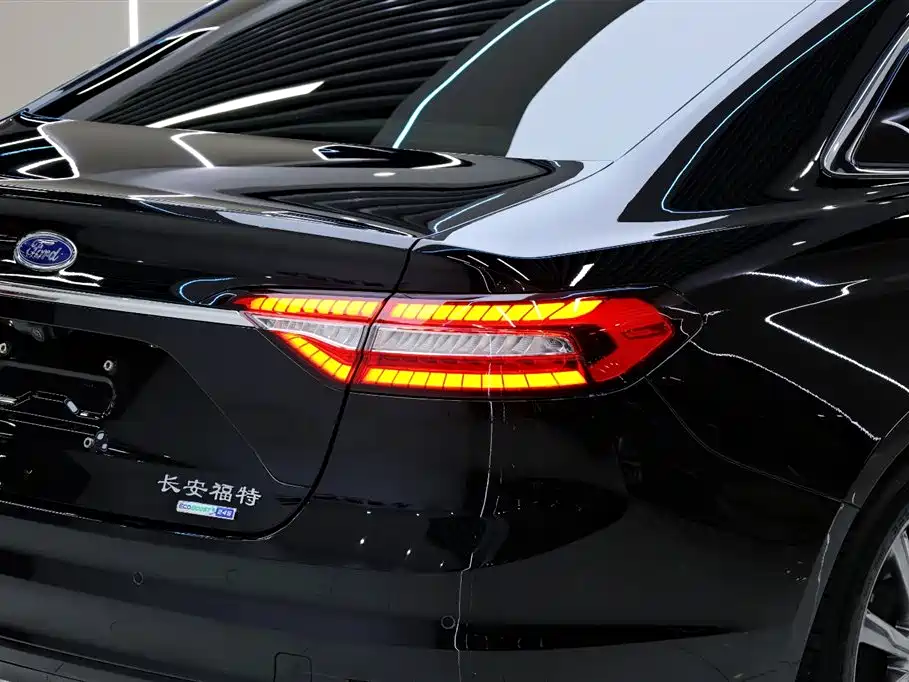 Ford Taurus 2021 — фото 15