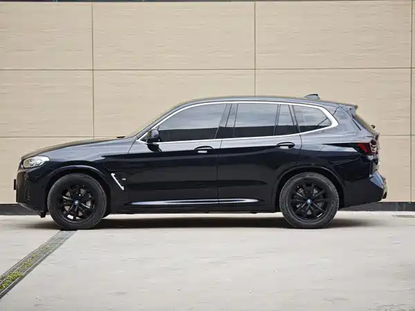 BMW iX3 2024