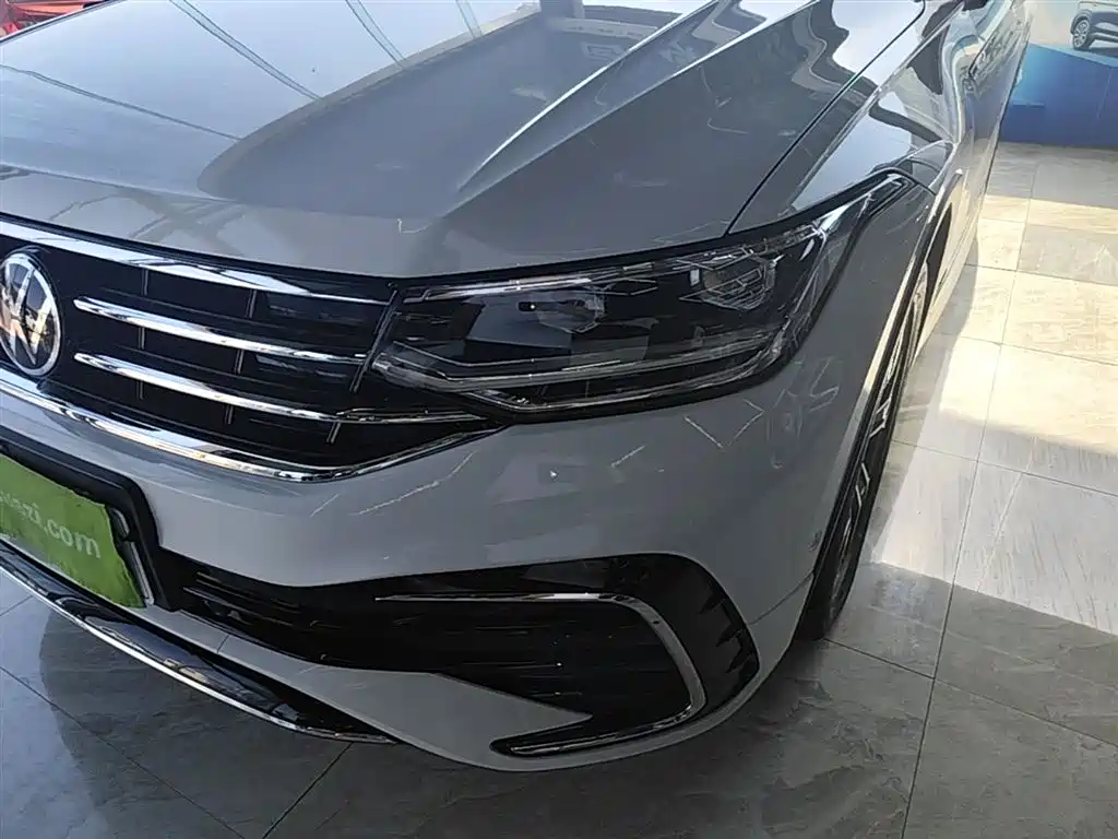Volkswagen Tiguan L 2023 — фото 24