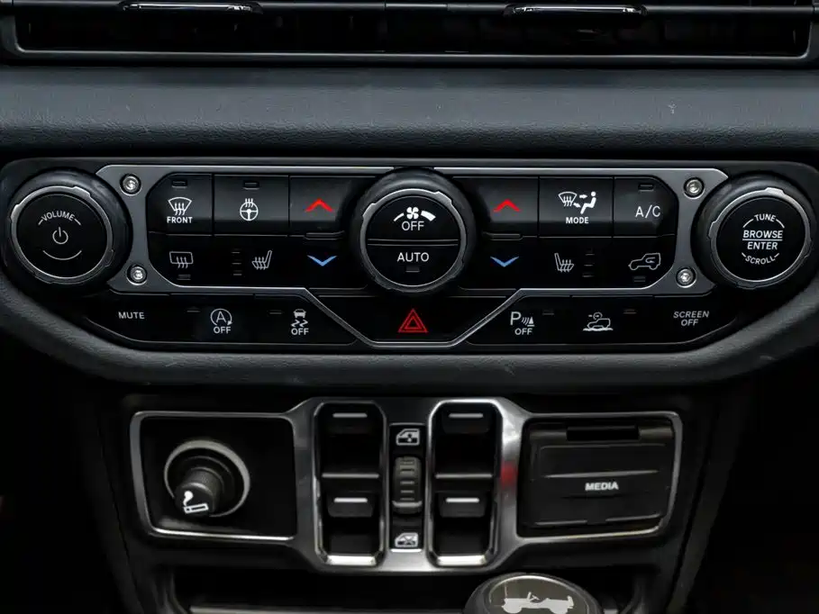 Jeep Wrangler 2025 — фото 22