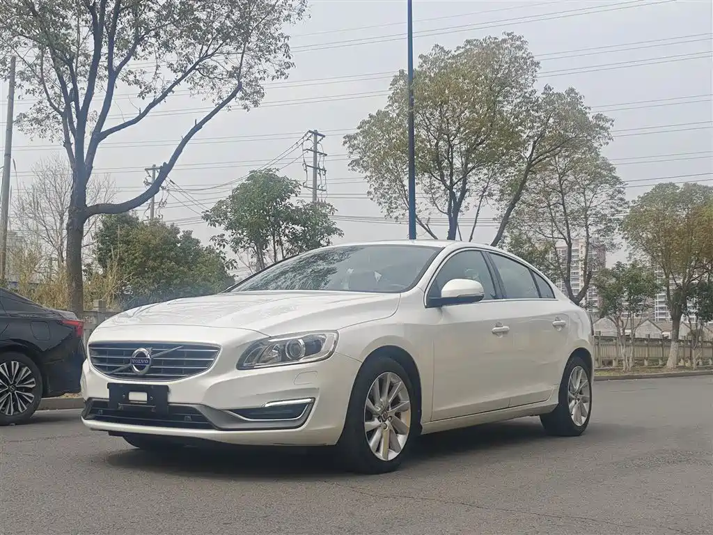 Volvo S60 2017 — фото 1