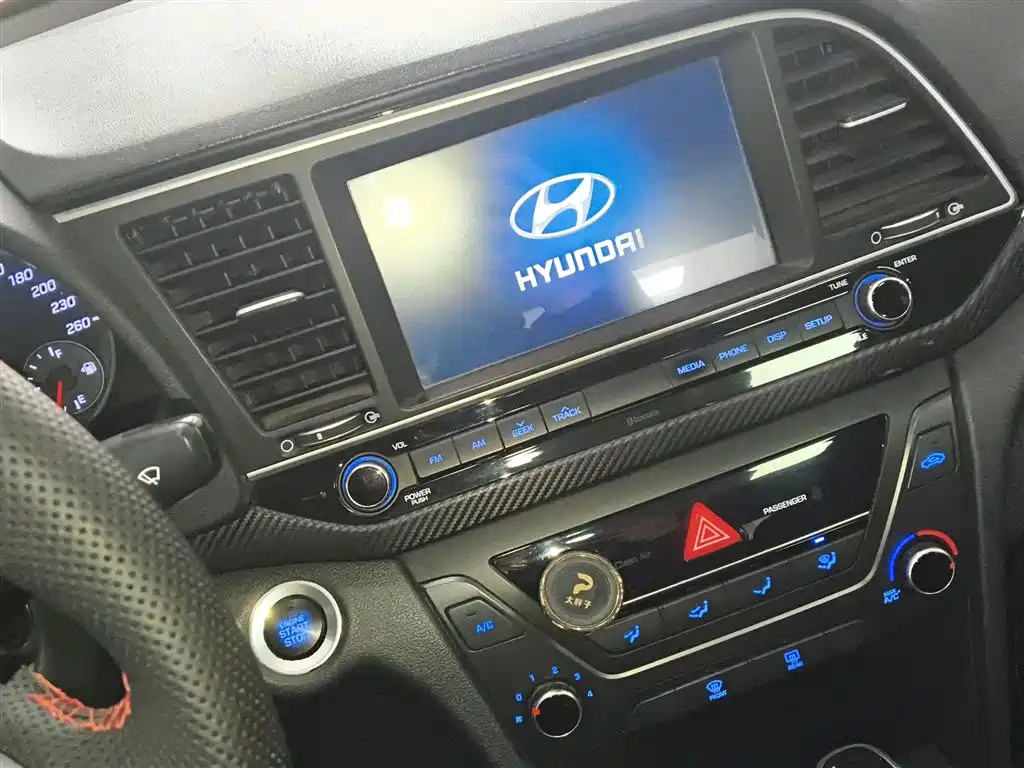 Hyundai Elantra 2019 — фото 8