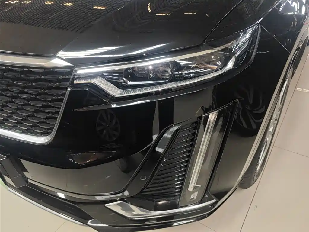 Cadillac XT6 2022 — фото 18