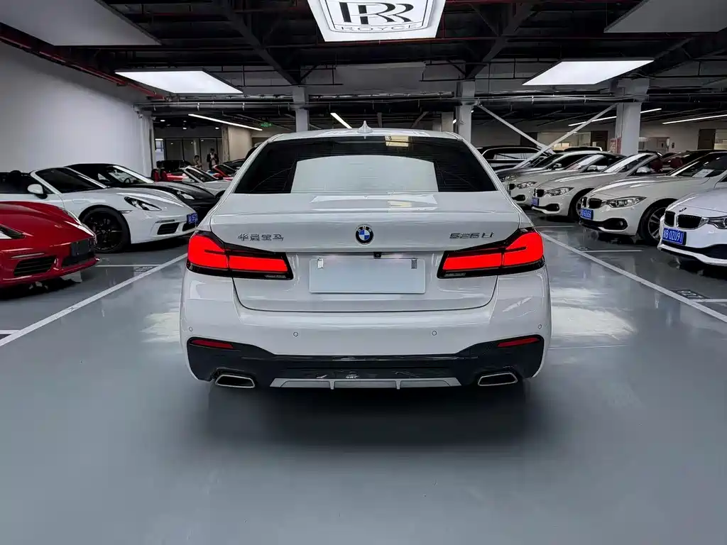 BMW 5 Series 2021 — фото 10