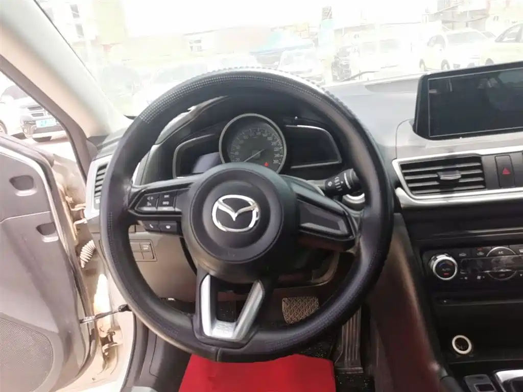 Mazda 3 Axela 2019 — фото 11