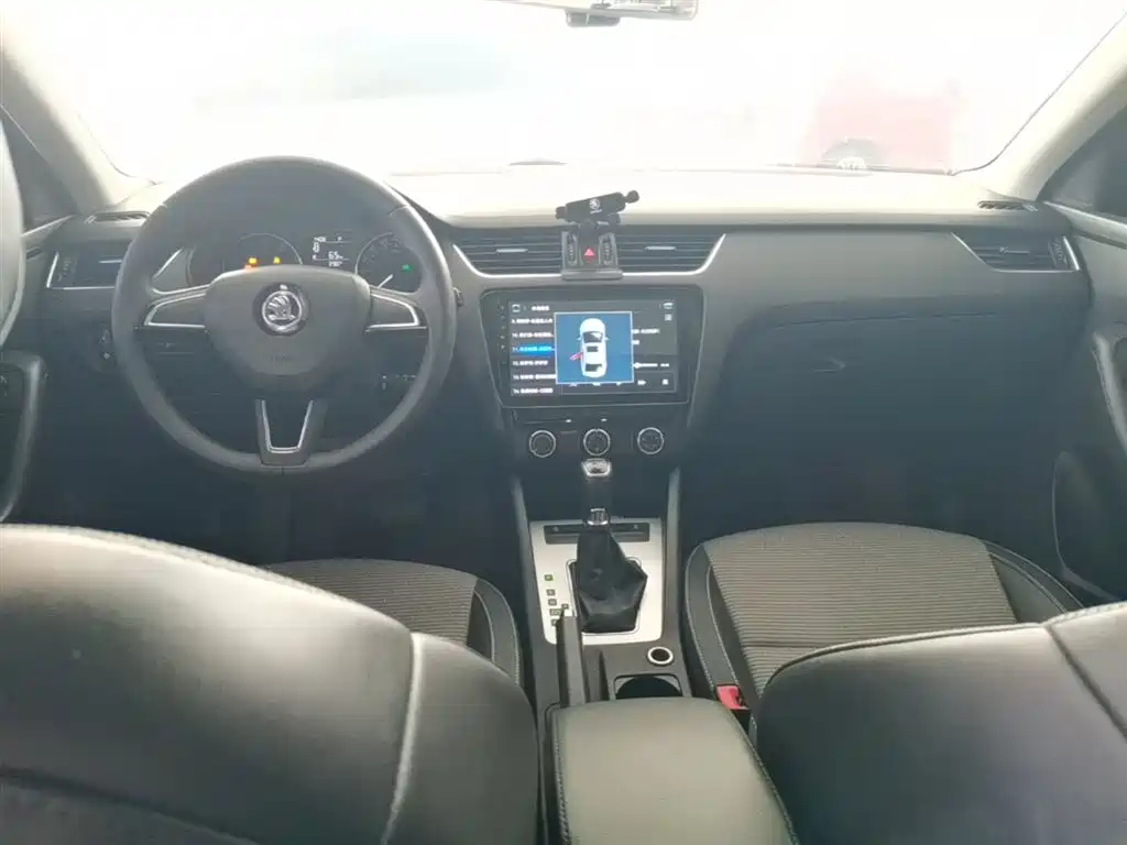 Skoda Octavia 2016 — фото 10