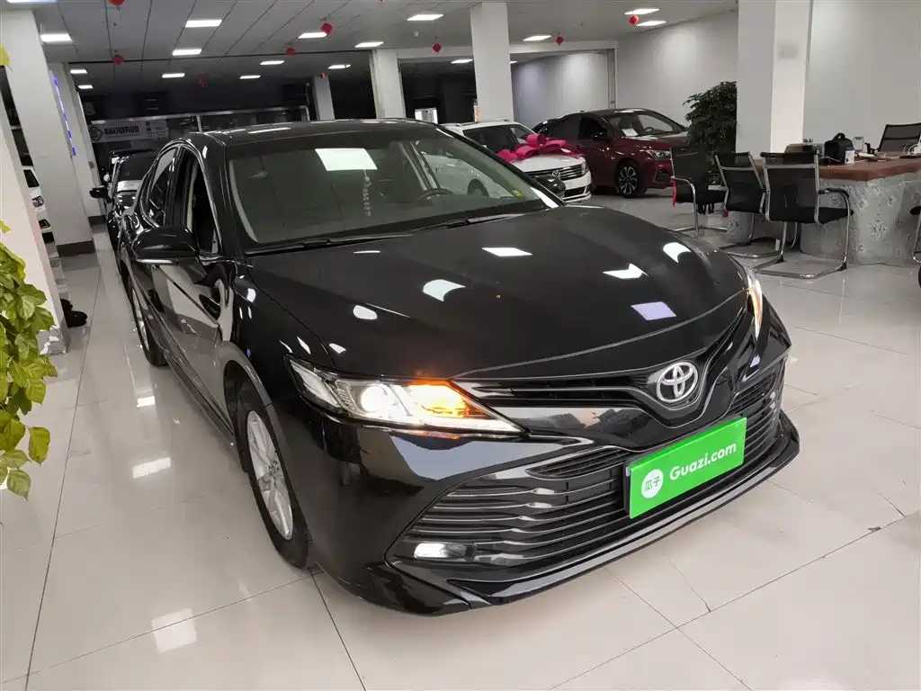 Toyota Camry 2018 — фото 23