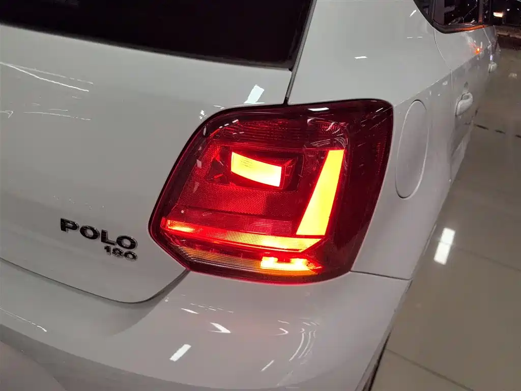 Volkswagen Polo 2015 — фото 24