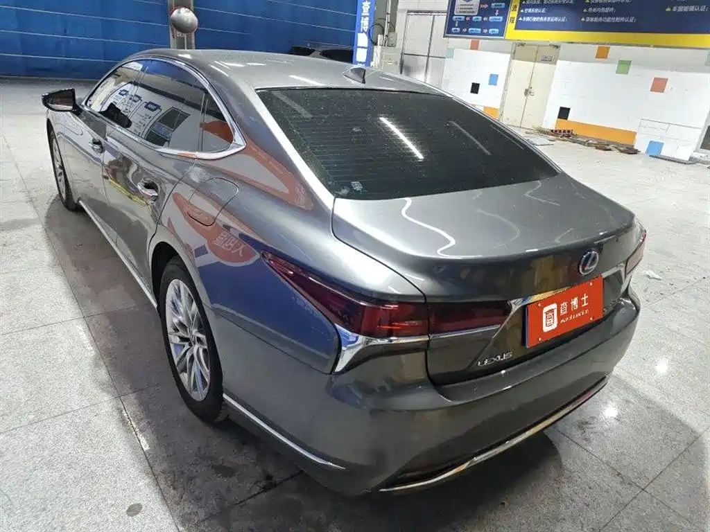 Lexus LS 2019 — фото 16