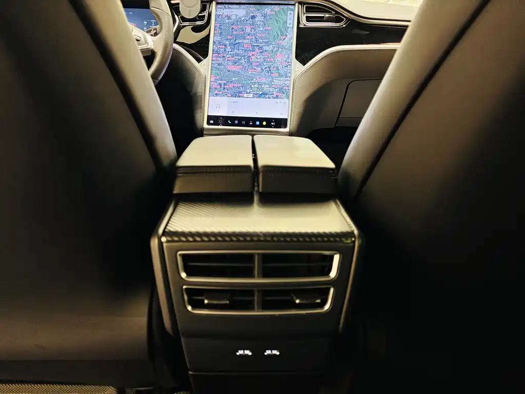 Tesla Model S 2017 — фото 10