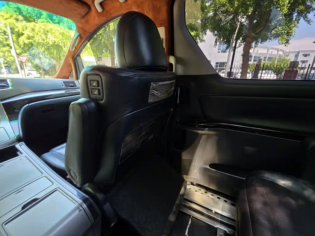 Toyota Alphard 2014 — фото 15