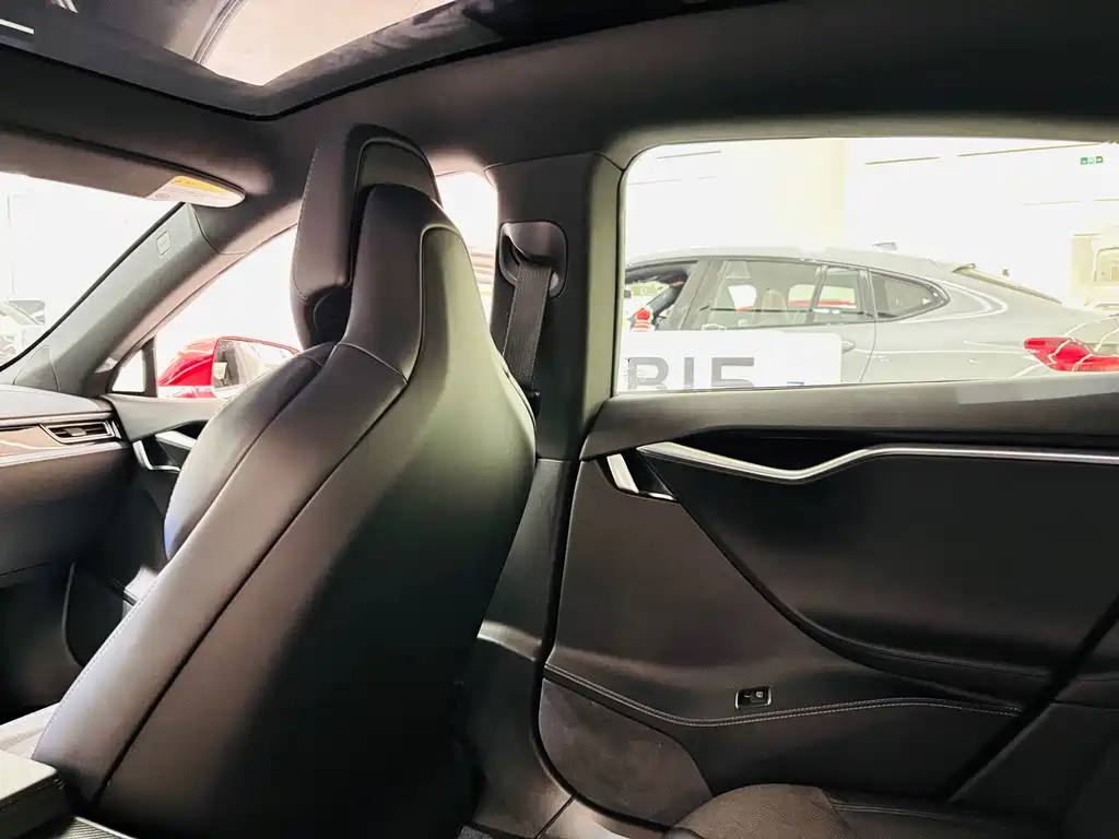 Tesla Model S 2017 — фото 16