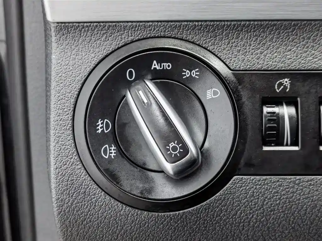 Volkswagen Touran 2015 — фото 21