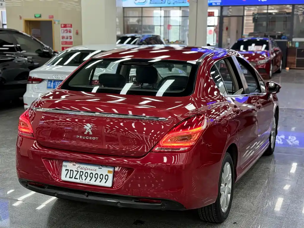 Peugeot 308 2013 — фото 12