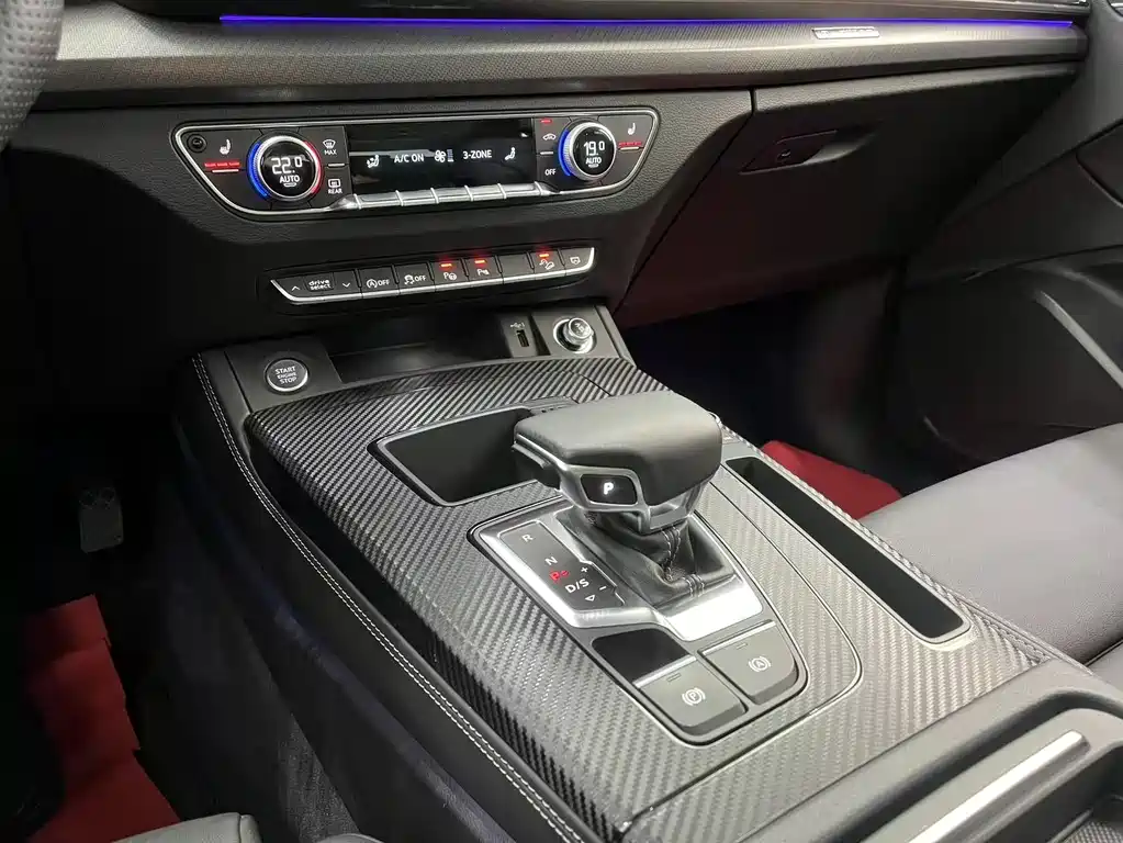 Audi Q5L 2023 — фото 9