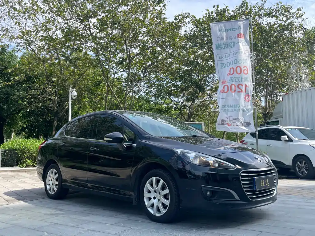 Peugeot 308 2015 — фото 3