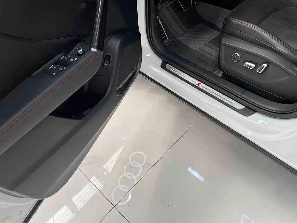 Audi Q2L 2023 — фото 12