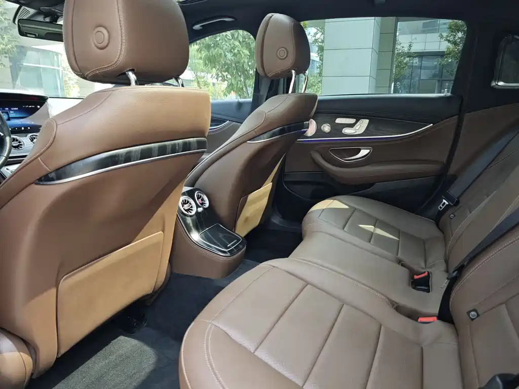 Mercedes-Benz E-Class 2023 — фото 14