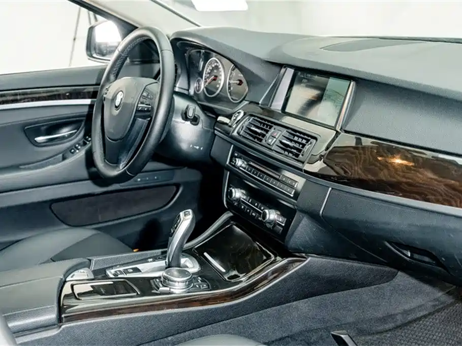 BMW 5 Series 2016 — фото 20