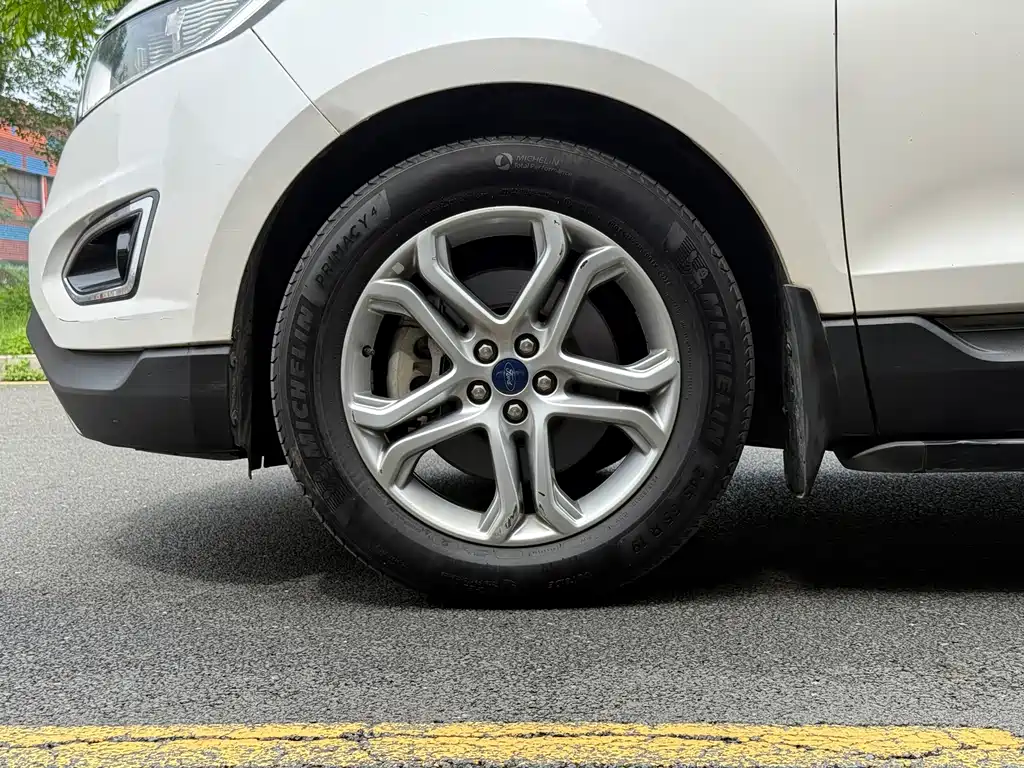 Ford Edge 2018 — фото 16