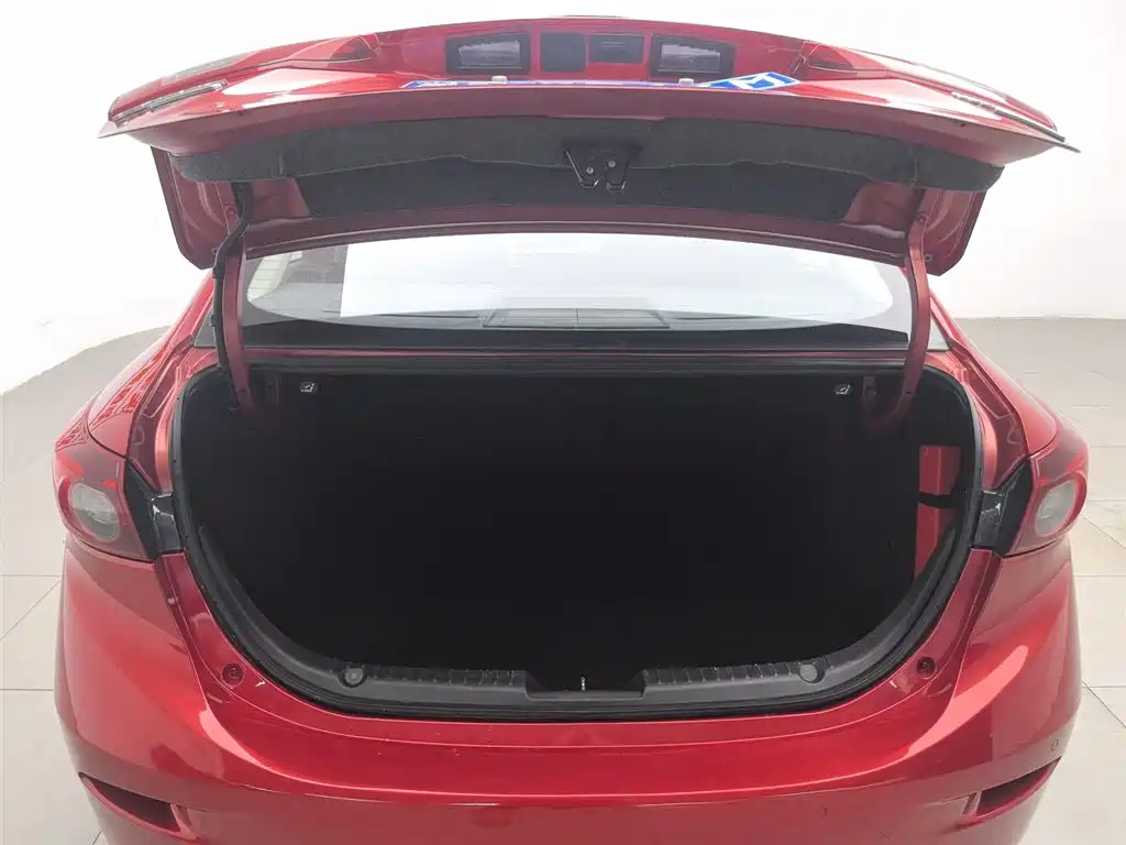 Mazda 3 Axela 2018 — фото 16