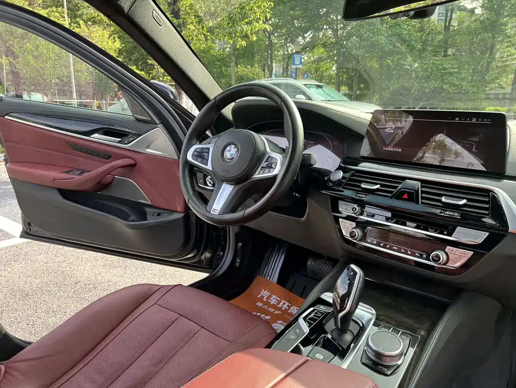 BMW 5 Series 2020 — фото 10