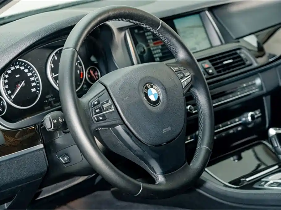 BMW 5 Series 2016 — фото 12