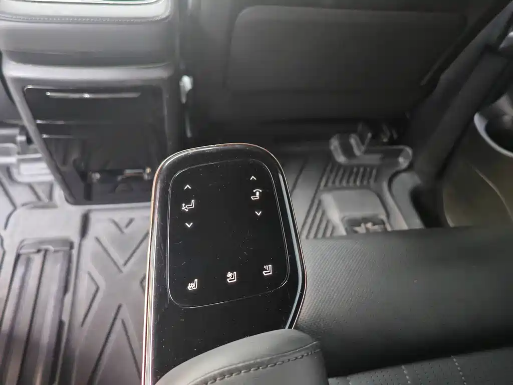 GAC Motor Trumpchi M8 2023 — фото 15