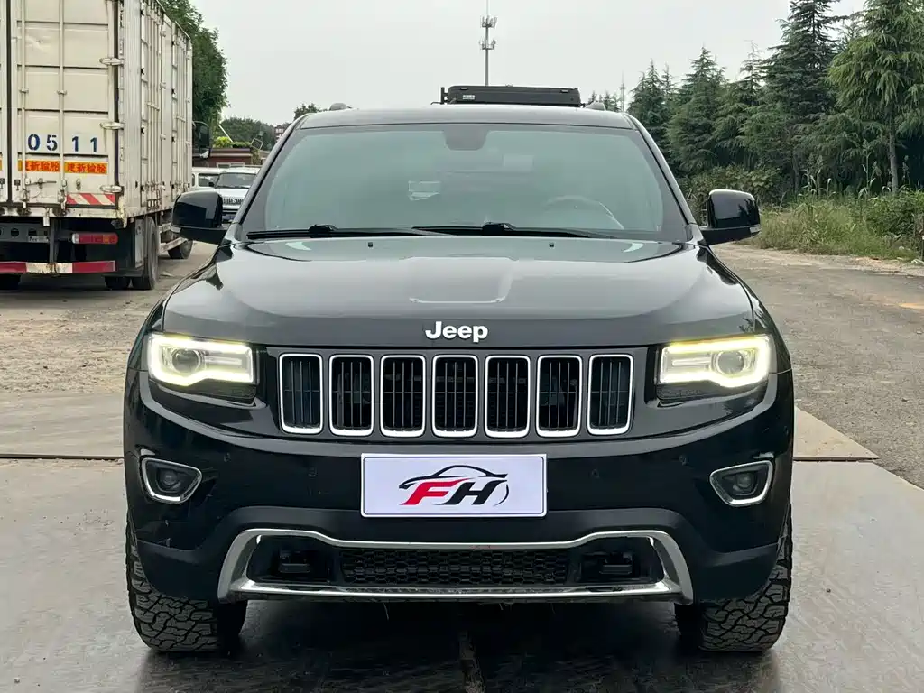 Jeep Grand Cherokee 2013 — фото 2