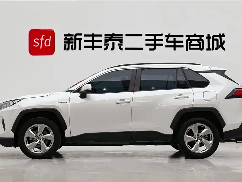 Toyota RAV4 2023 — фото 4