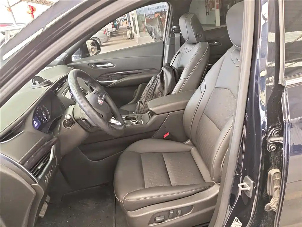 Cadillac XT4 2021 — фото 15