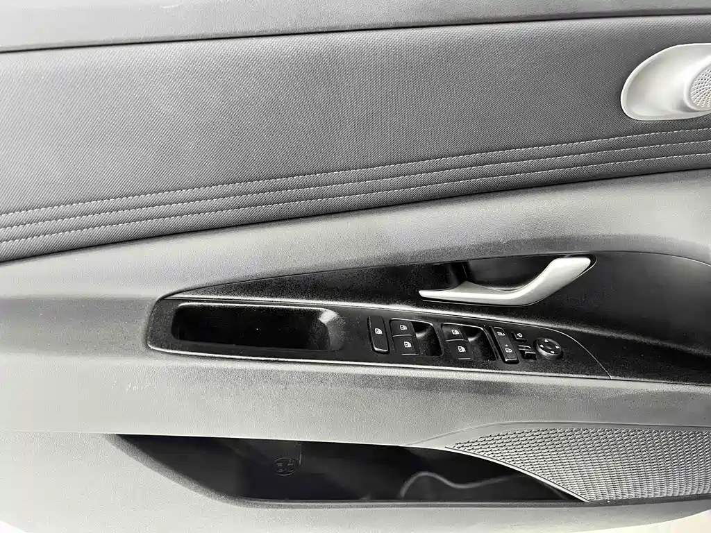 Hyundai Elantra 2023 — фото 7