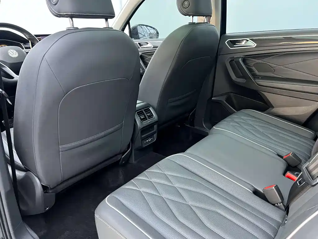Volkswagen Tiguan L 2023 — фото 29