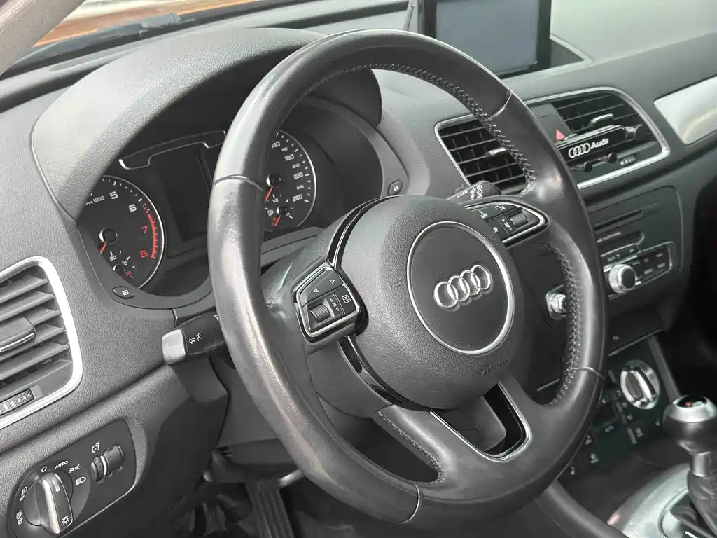 Audi Q3 2015 — фото 10