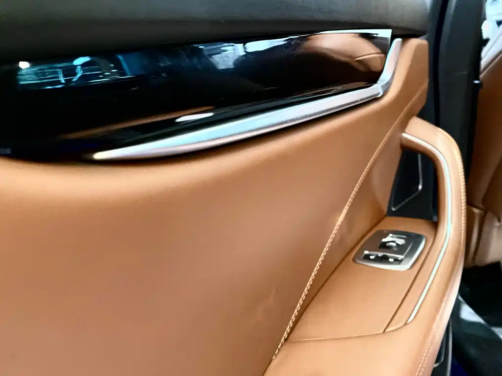 Maserati Levante 2017 — фото 26