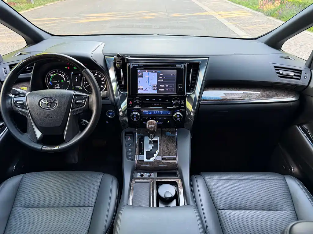 Toyota Alphard 2020 — фото 9