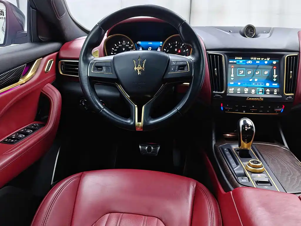 Maserati Levante 2017 — фото 38