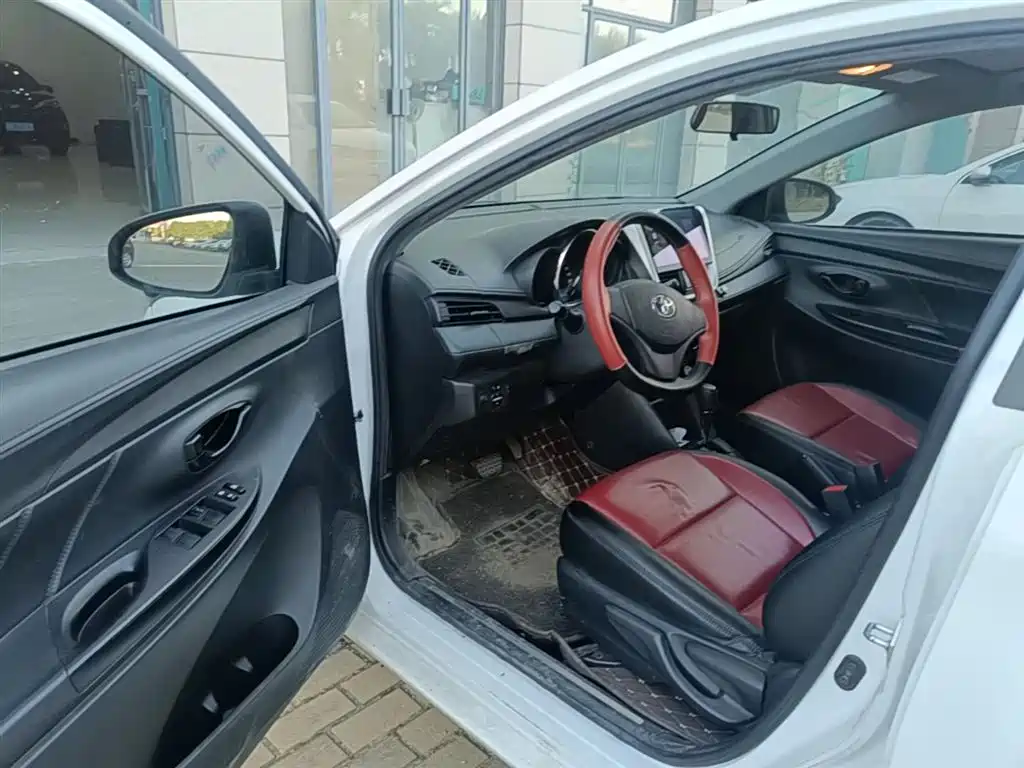 Toyota Yaris L 2021 — фото 16