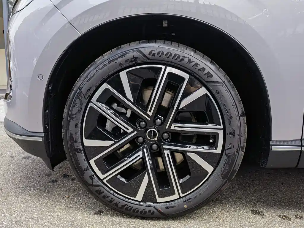 Volvo XC70 Plug-In Hybrid 2025 — фото 4