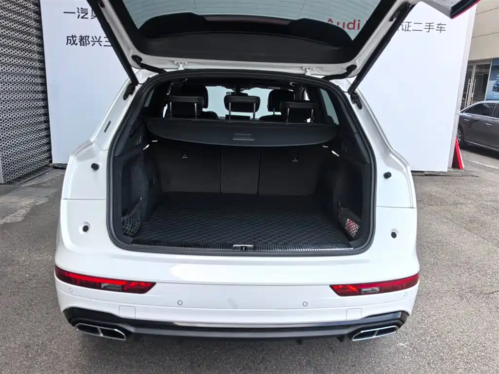 Audi Q5L 2024 — фото 17