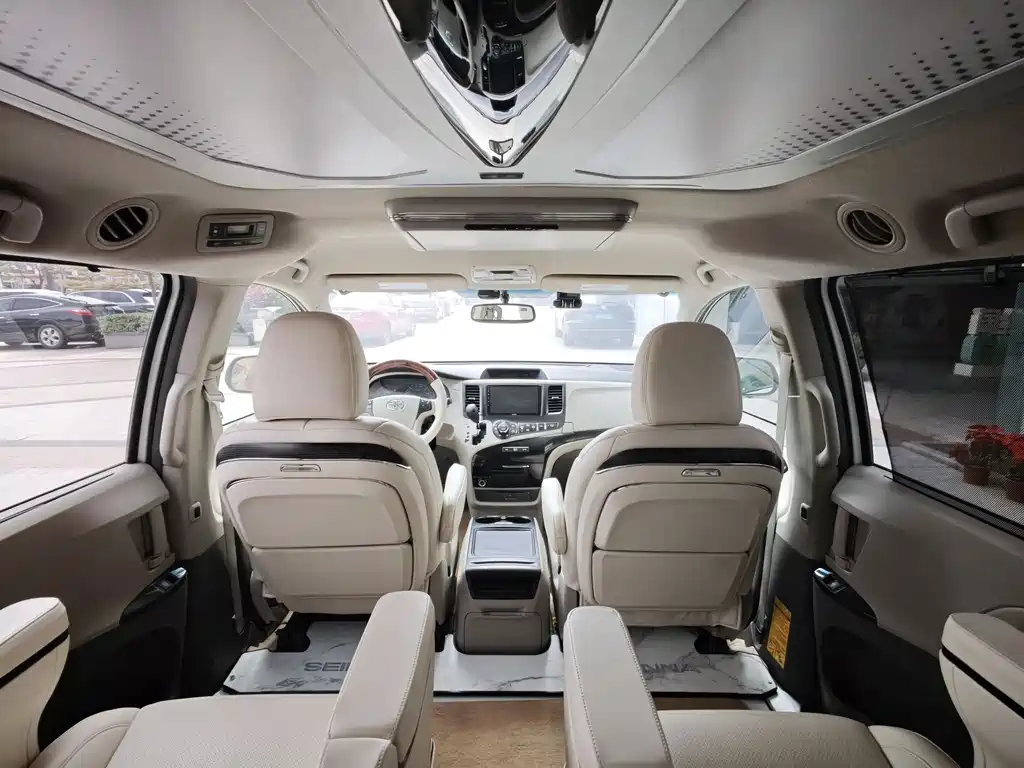Toyota Sienna 2014 — фото 14