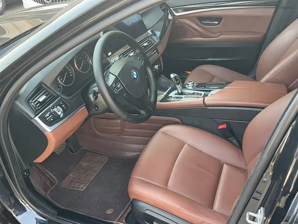BMW 5 Series 2016 — фото 14