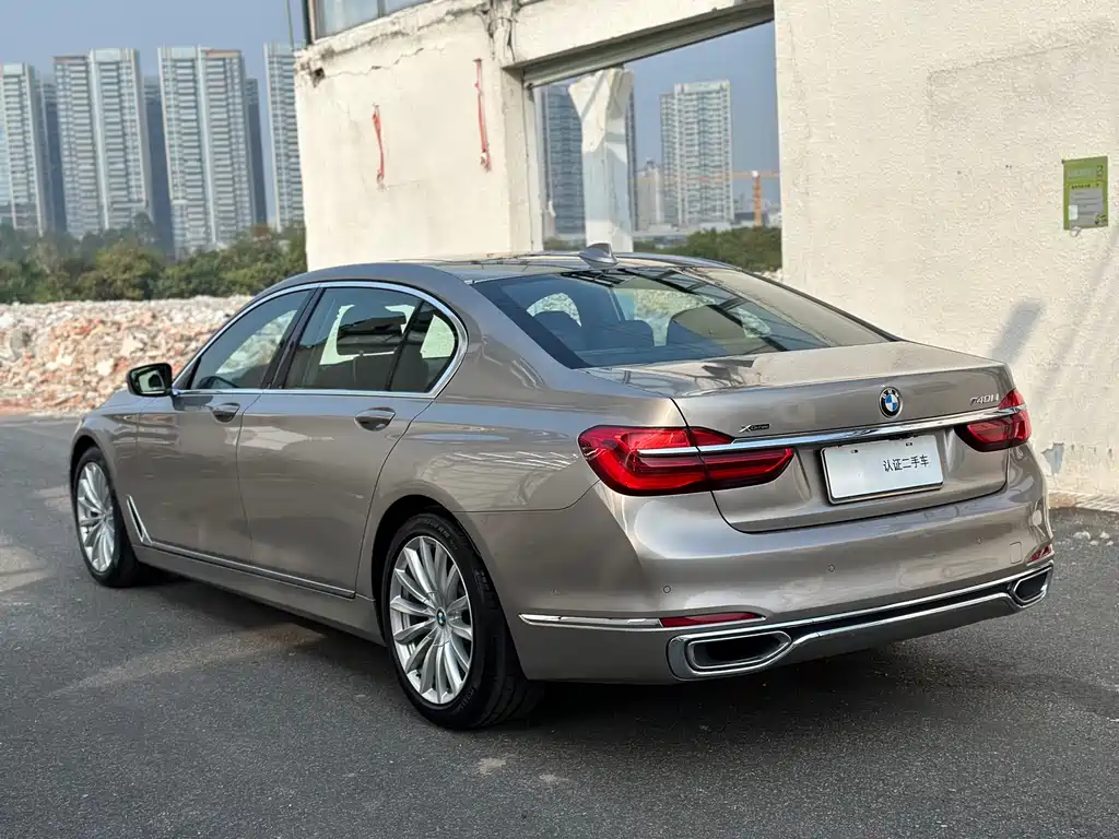 BMW 7 Series 2018 — фото 23