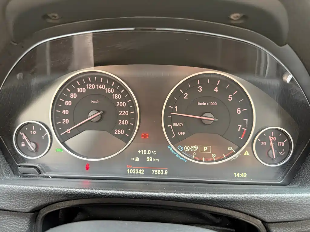 BMW 3 Series 2018 — фото 10