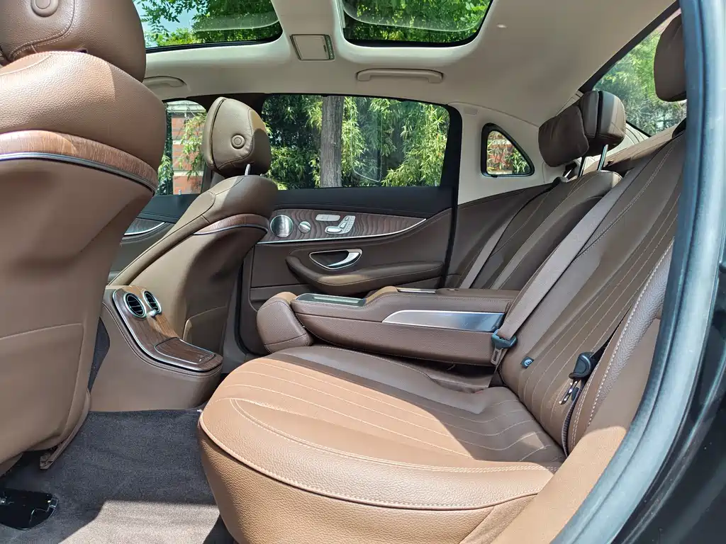 Mercedes-Benz E-Class 2022 — фото 26