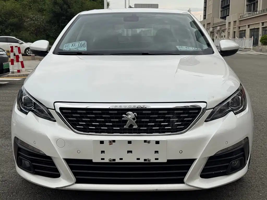 Peugeot 308 2018 — фото 2