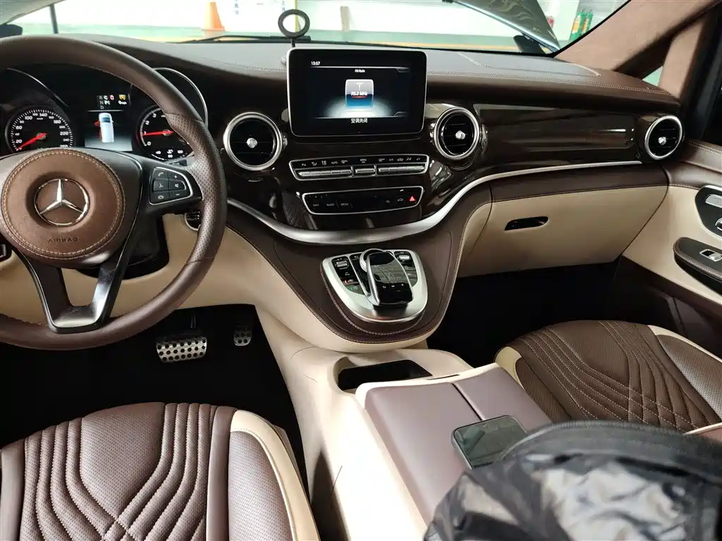 Mercedes-Benz V-Class 2018 — фото 13