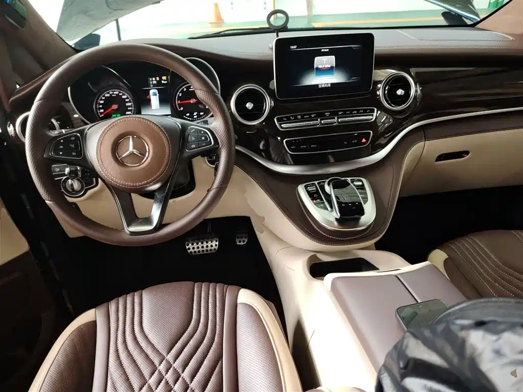 Mercedes-Benz V-Class 2018 — фото 10