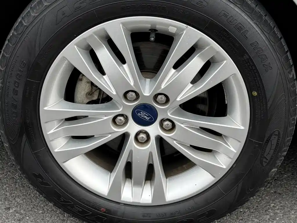 Ford Focus 2014 — фото 14