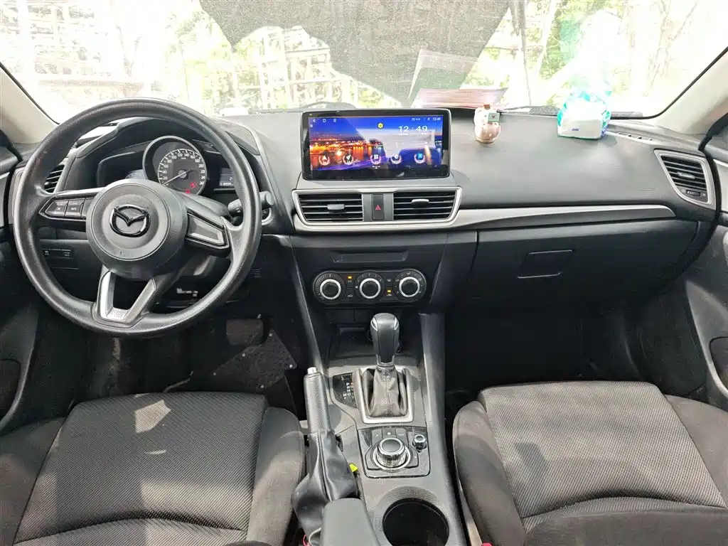 Mazda 3 Axela 2017 — фото 13